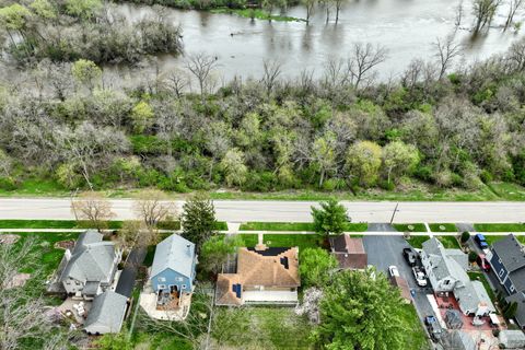 Tiny photo for 155 N Lincoln Avenue, Carpentersville, IL 60110 (MLS # 12624664)