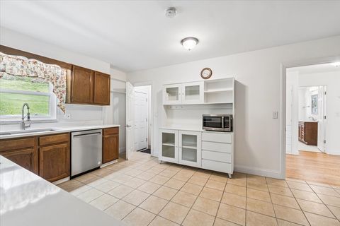 Tiny photo for 155 N Lincoln Avenue, Carpentersville, IL 60110 (MLS # 12624664)