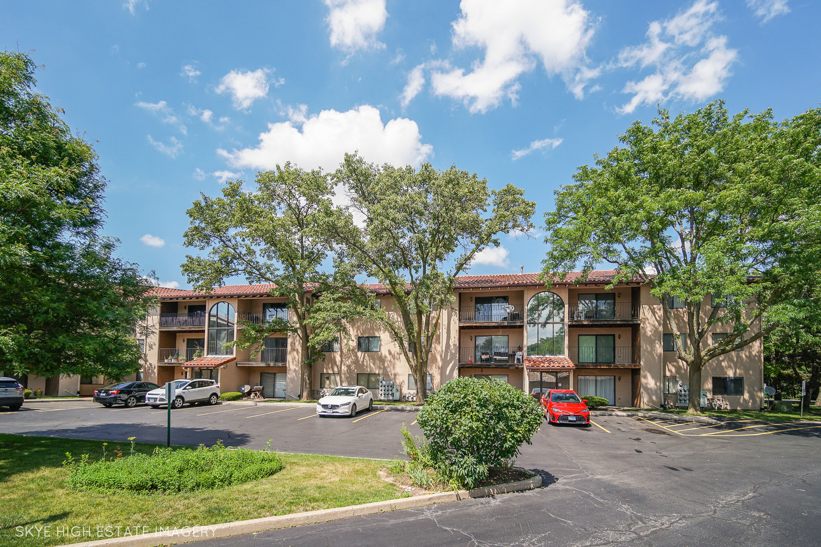 21W581 North Avenue 30