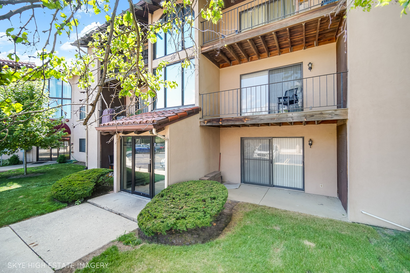 21W581 North Avenue 30
