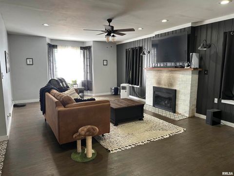 Tiny photo for 407 W WATER Street, Pinckneyville, IL 62274 (MLS # EB450644)