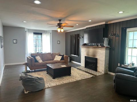 Tiny photo for 407 W WATER Street, Pinckneyville, IL 62274 (MLS # EB450644)