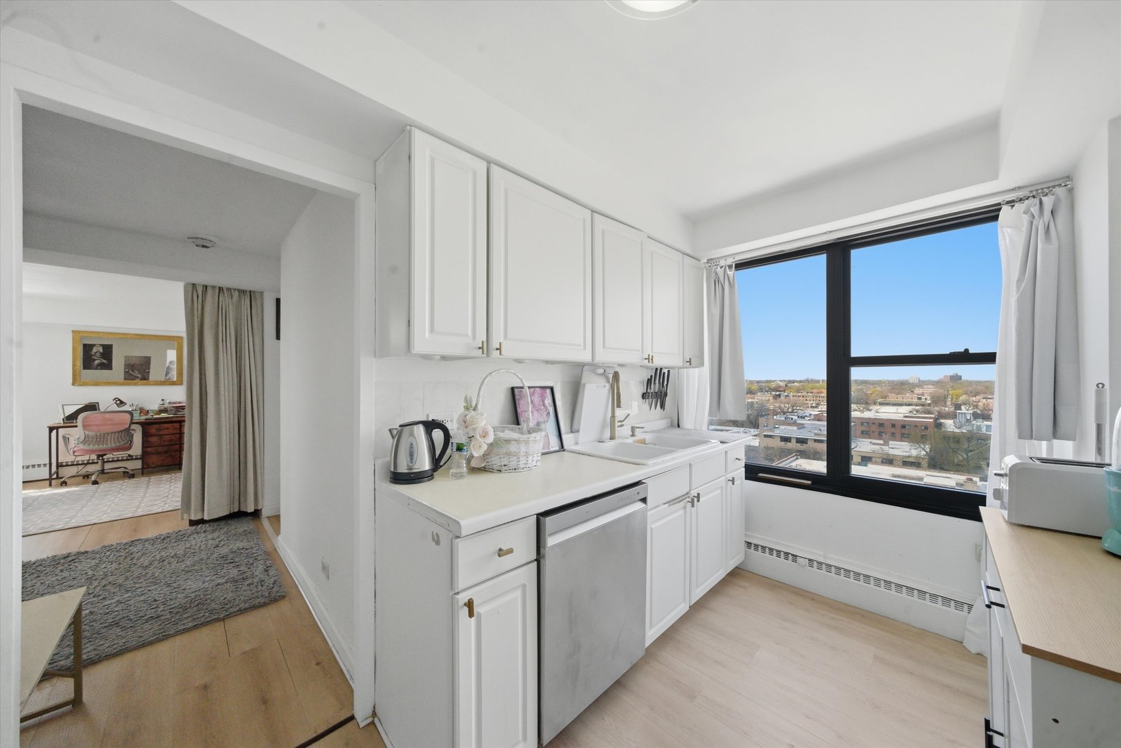 6030 N SHERIDAN Road 1001