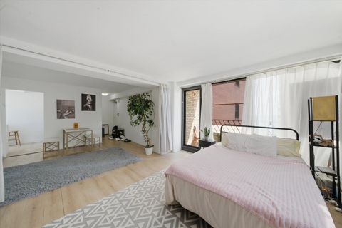 Tiny photo for 6030 N SHERIDAN Road #1001, Chicago, IL 60660 (MLS # 12618499)
