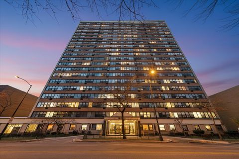 Tiny photo for 6030 N SHERIDAN Road #1001, Chicago, IL 60660 (MLS # 12618499)