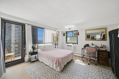 Tiny photo for 6030 N SHERIDAN Road #1001, Chicago, IL 60660 (MLS # 12618499)