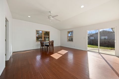 Tiny photo for Carol Stream, IL 60188 (MLS # 12574386)