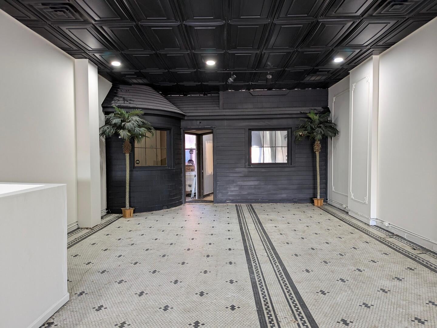 26 E Downer Place