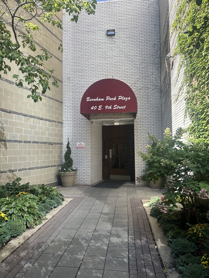 40 E 9th Street 402