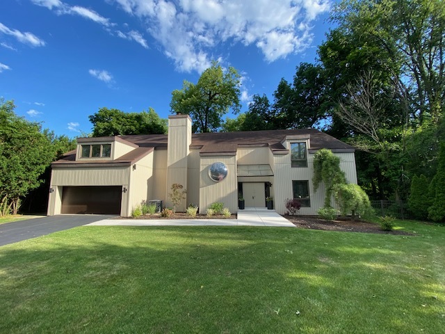 Photo 1 of 33 — 5403 Blackthorn Drive, Rockford, IL 61107
