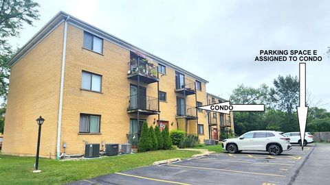 Tiny photo for 9375 Hamilton Court #E, Des Plaines, IL 60016 (MLS # 12538440)