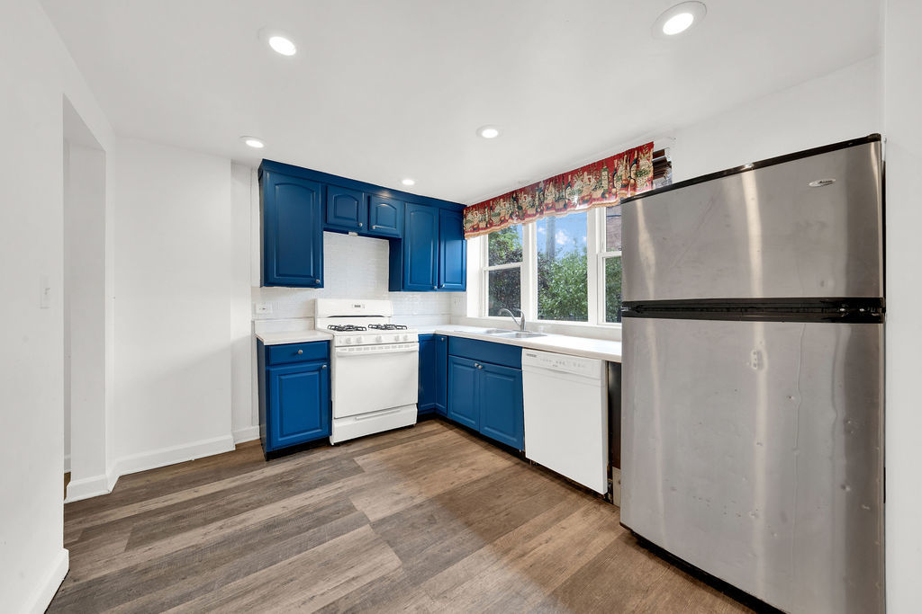75 E 37th Place