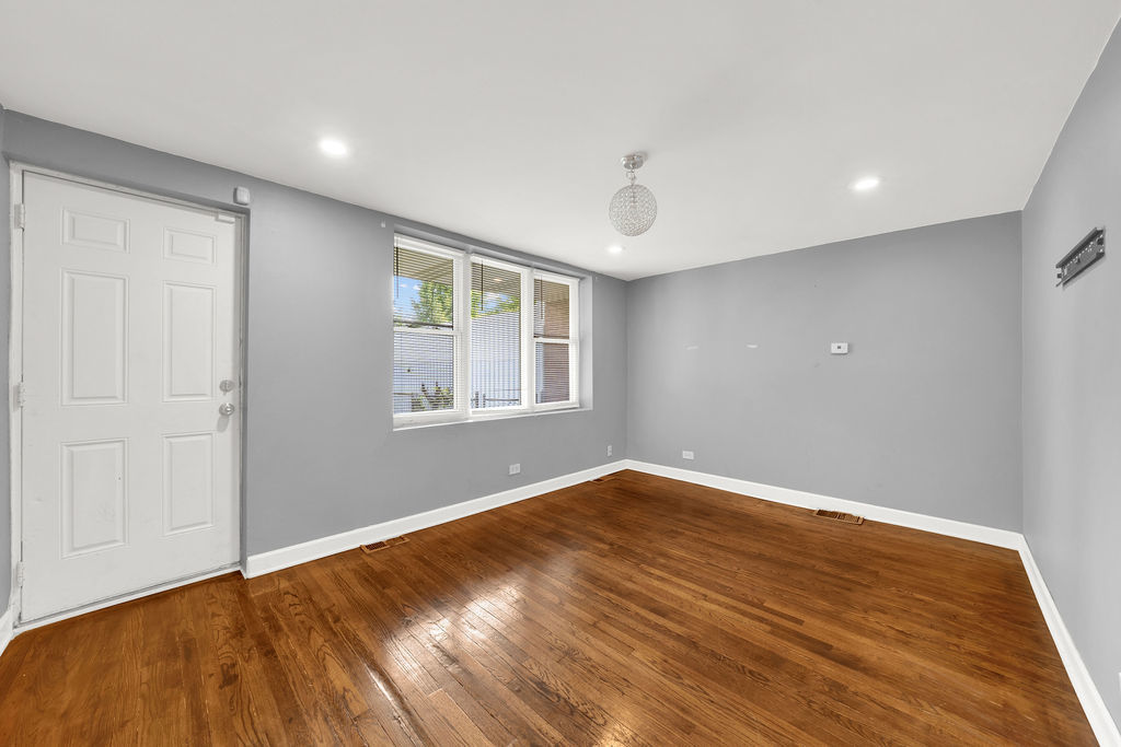 75 E 37th Place