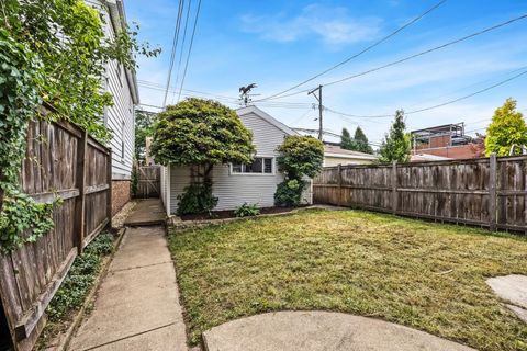 Tiny photo for 1907 W Warner Avenue, Chicago, IL 60613 (MLS # 12714840)