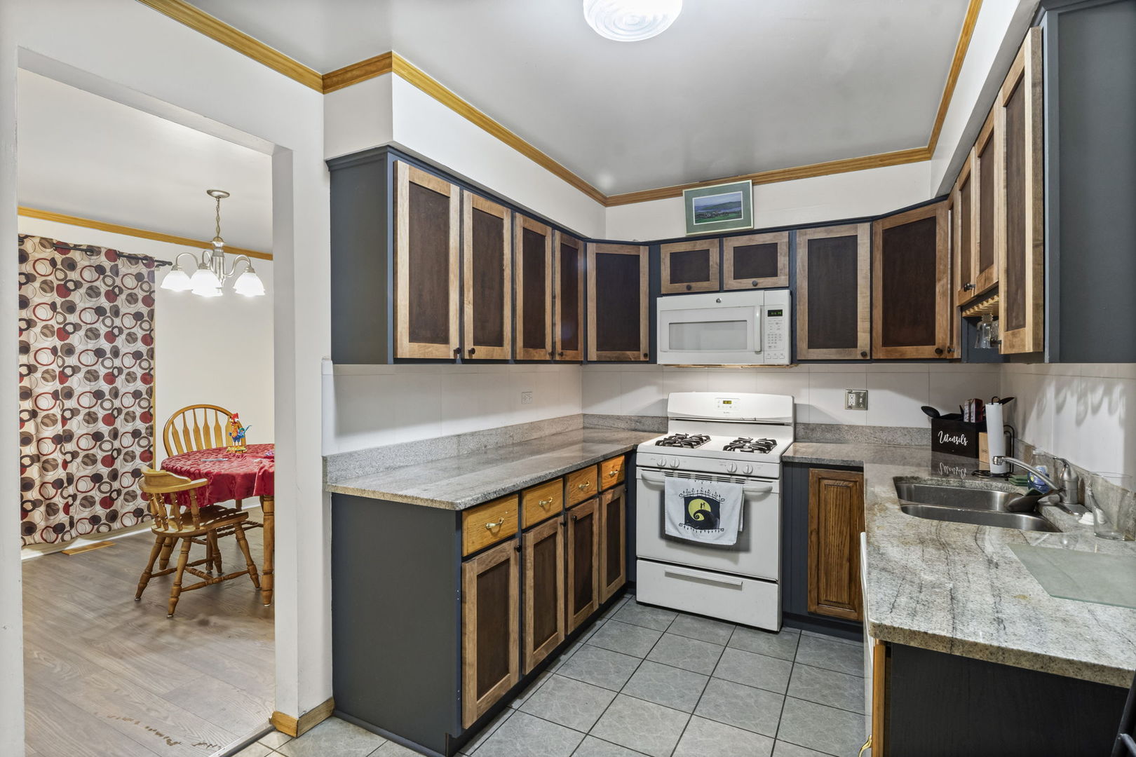 7605 Manchester Manor