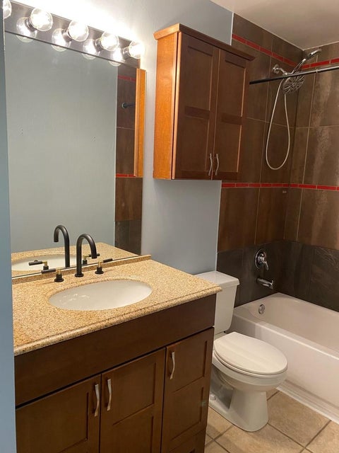 Tiny photo for 5813 Oakwood Drive #D, Lisle, IL 60532 (MLS # 12720910)