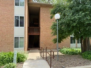 Photo of 5813 Oakwood Drive #D, Lisle, IL 60532 (MLS # 12720910)