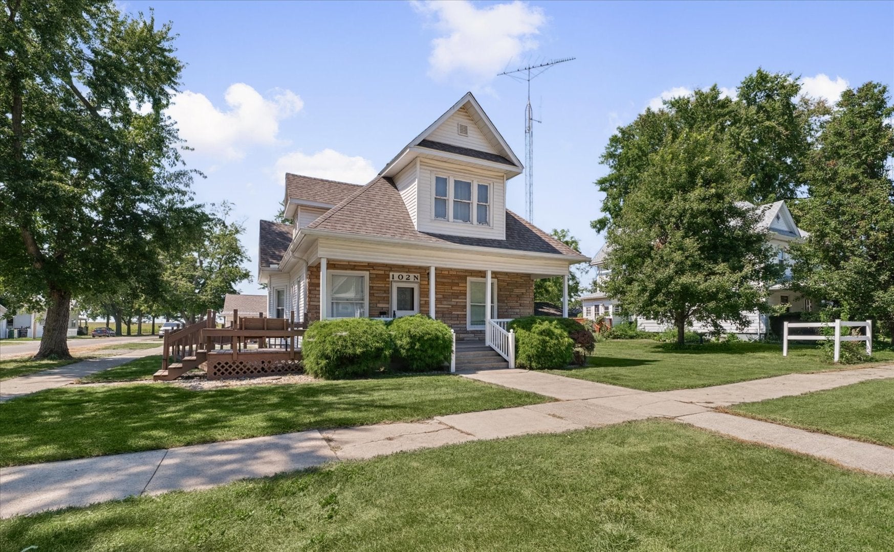 102 N Walnut Street