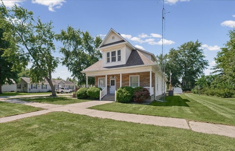 Photo of 102 N Walnut Street, Villa Grove, IL 61956 (MLS # 12741062)