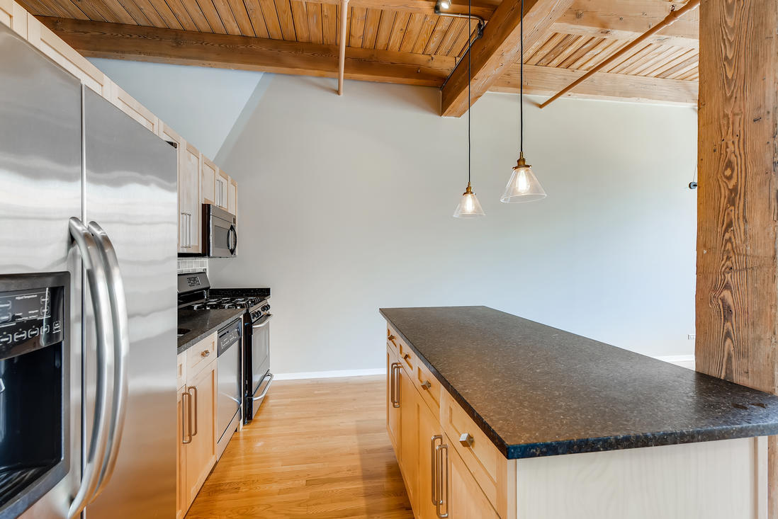 333 S Desplaines Street 704