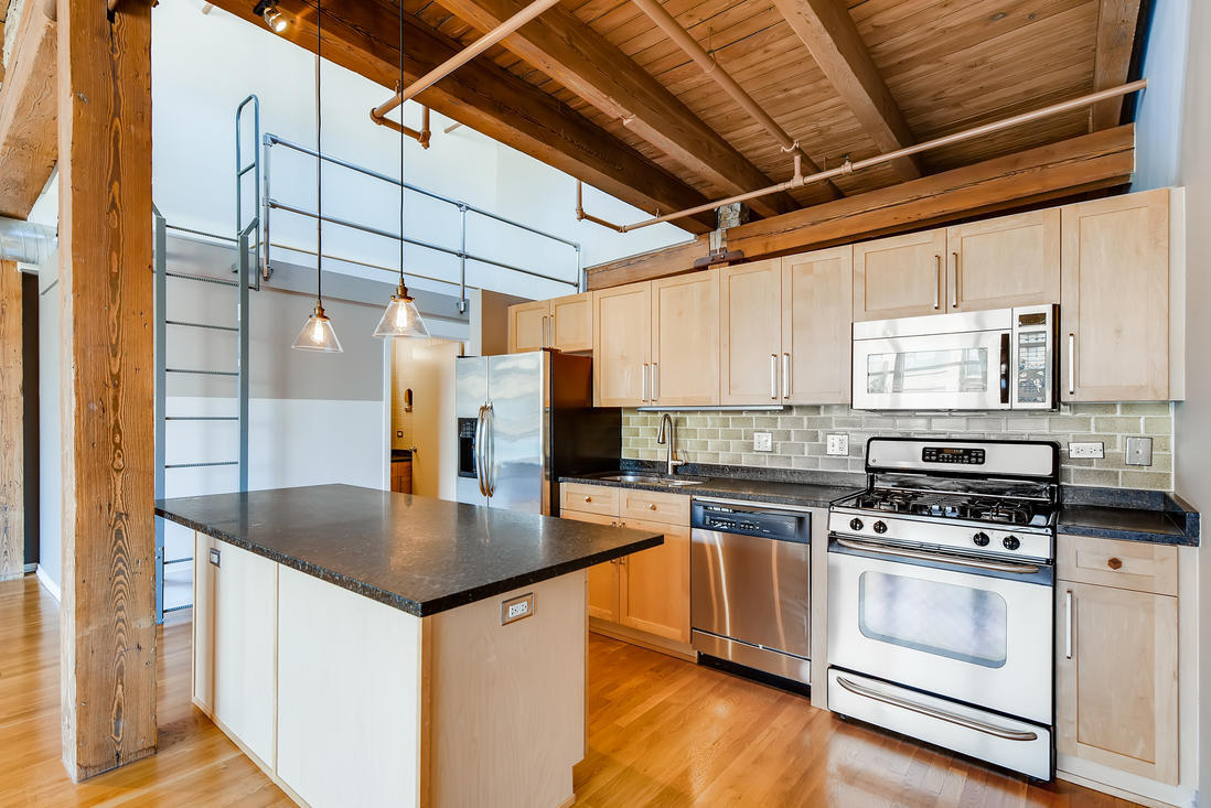 333 S Desplaines Street 704