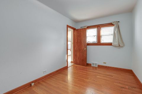 Tiny photo for 555 Longfellow Avenue, Deerfield, IL 60015 (MLS # 12601163)