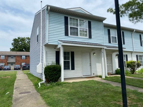 Photo of 612 E Campus Drive #B12, Carbondale, IL 62901 (MLS # 12735063)