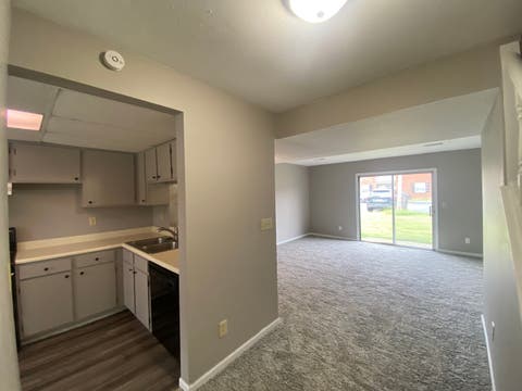 Tiny photo for 612 E Campus Drive #B12, Carbondale, IL 62901 (MLS # 12735063)