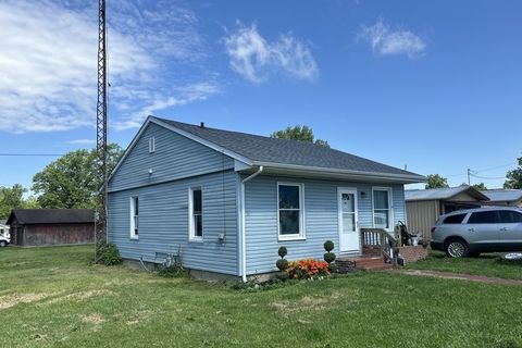 Tiny photo for 415 S PARK Street, Sesser, IL 62884 (MLS # EB458250)