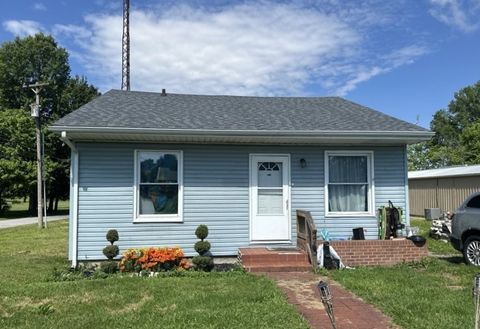 Photo of 415 S PARK Street, Sesser, IL 62884 (MLS # EB458250)