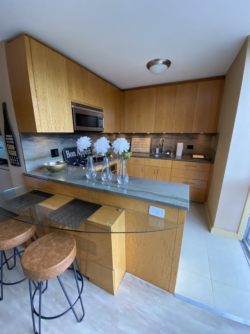 1555 N Dearborn Parkway 4c