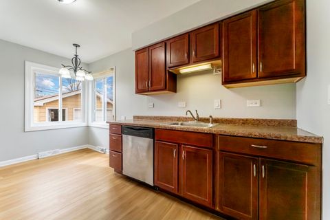 Tiny photo for 4904 W Hawthorne Avenue, Hillside, IL 60162 (MLS # 12537671)