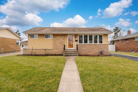 Photo of 4904 W Hawthorne Avenue, Hillside, IL 60162 (MLS # 12537671)