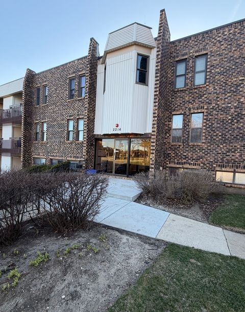 Photo of 2216 Country Club Drive #25, Woodridge, IL 60517 (MLS # 12597753)