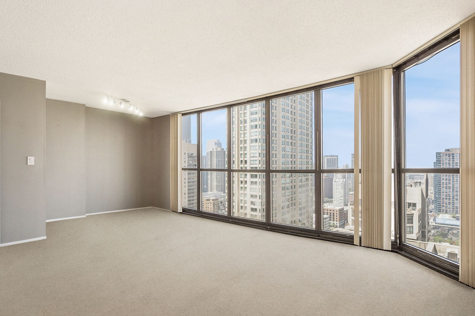 10 E Ontario Street 3408