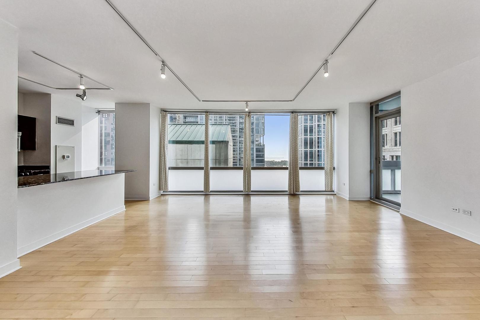 8 E Randolph Street 1004