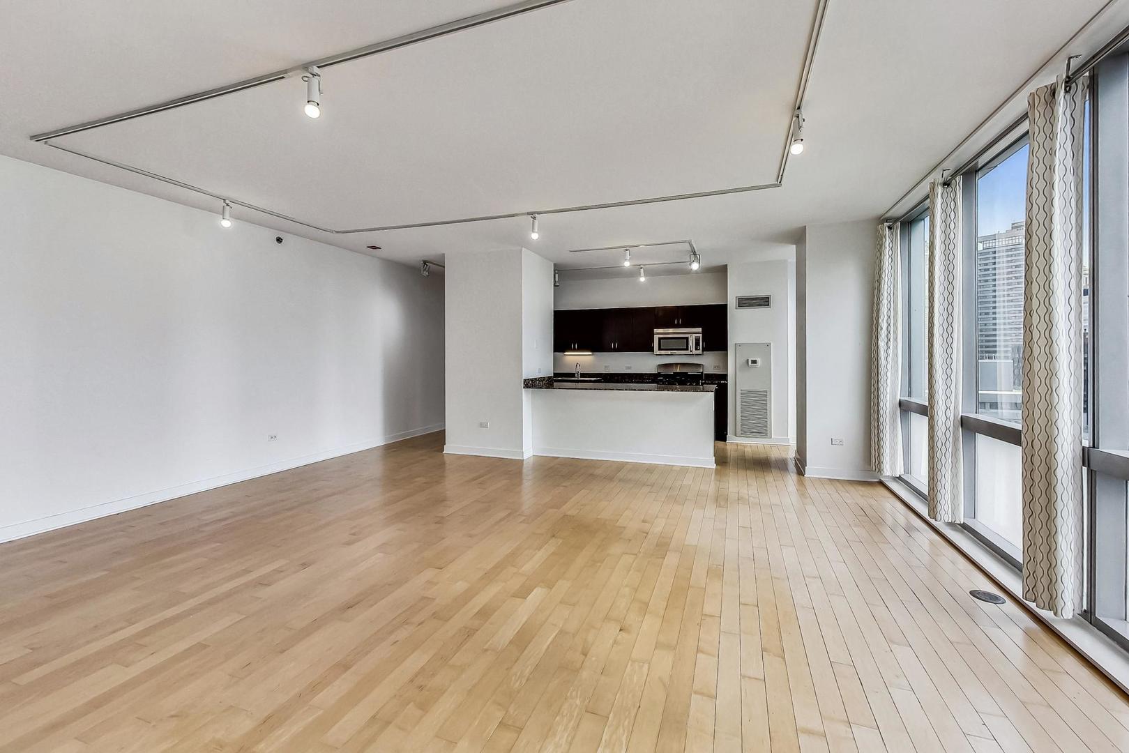 8 E Randolph Street 1004