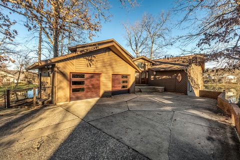 Photo of 396 Lake Indian Hills Circle, Carbondale, IL 62902 (MLS # 100000166)