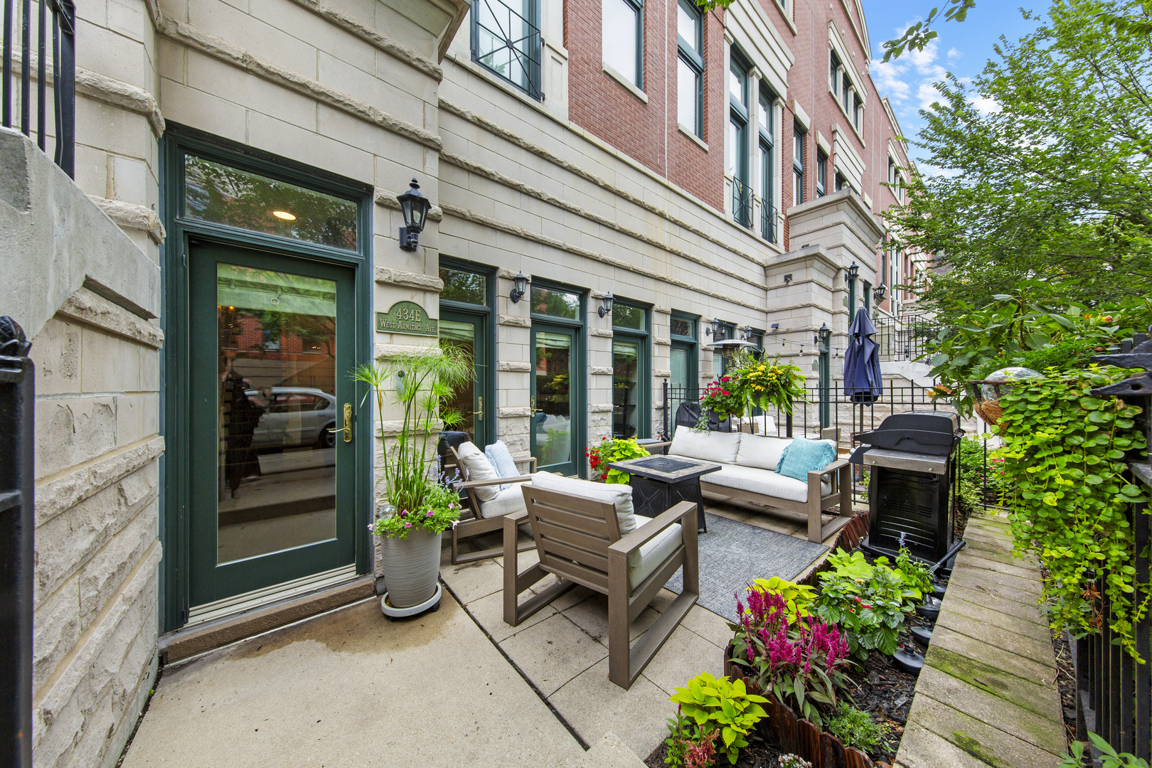 434 W Armitage Avenue E