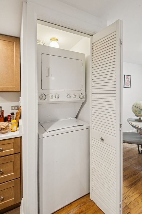 Tiny photo for 945 W Gordon Terrace #GW, Chicago, IL 60613 (MLS # 12581193)