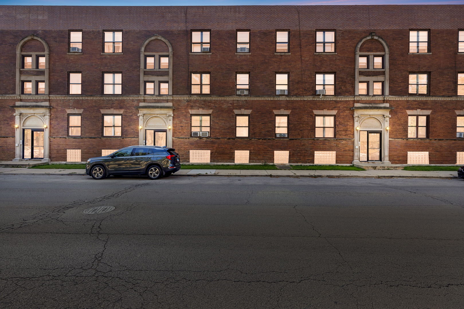 Photo 1 of 17 — 953 E 61st Street 1E, Chicago, IL 60637