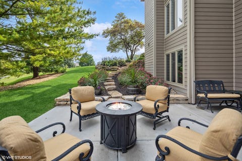 Tiny photo for 10 Bordeaux Court, Oakwood Hills, IL 60013 (MLS # 12676561)