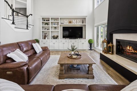 Tiny photo for 10 Bordeaux Court, Oakwood Hills, IL 60013 (MLS # 12676561)