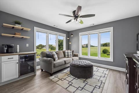 Tiny photo for 10 Bordeaux Court, Oakwood Hills, IL 60013 (MLS # 12676561)
