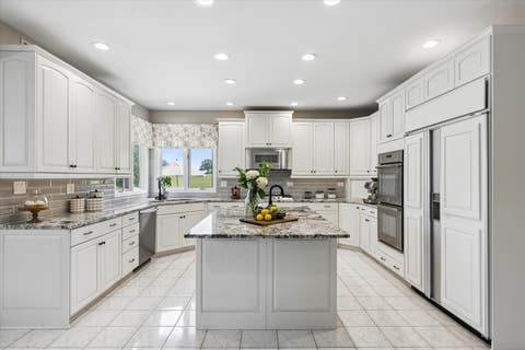 Tiny photo for 10 Bordeaux Court, Oakwood Hills, IL 60013 (MLS # 12676561)