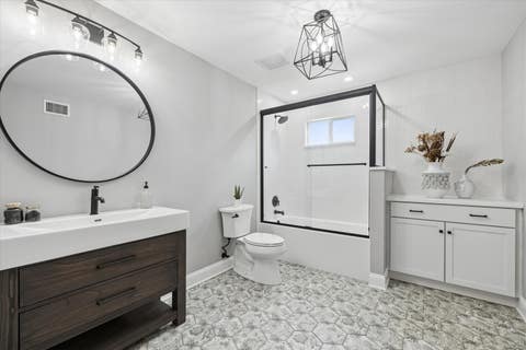 Tiny photo for 10 Bordeaux Court, Oakwood Hills, IL 60013 (MLS # 12676561)