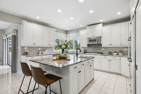 Tiny photo for 10 Bordeaux Court, Oakwood Hills, IL 60013 (MLS # 12676561)