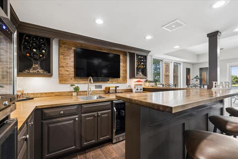 Tiny photo for 10 Bordeaux Court, Oakwood Hills, IL 60013 (MLS # 12676561)