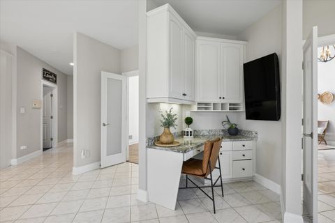 Tiny photo for 10 Bordeaux Court, Oakwood Hills, IL 60013 (MLS # 12676561)