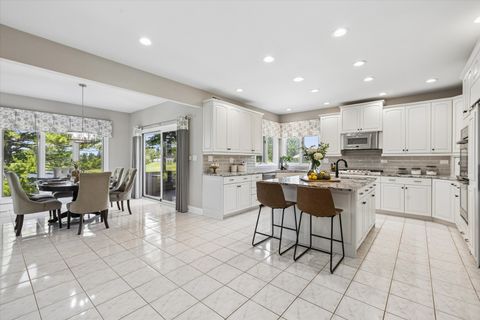 Tiny photo for 10 Bordeaux Court, Oakwood Hills, IL 60013 (MLS # 12676561)
